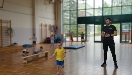 gemini-2.5-flash-image_Use_the_uploaded_reference_image_as_the_primary_reference_for_the_trainer_only._-0-4